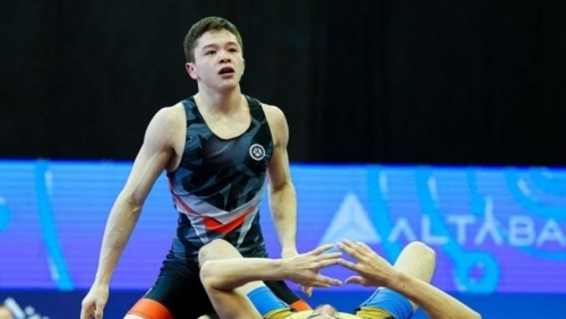 Омич Алибек Амиров завоевал серебро на первенстве мира по борьбе