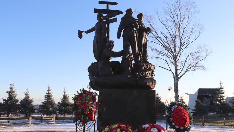 Марш памяти в честь начала работы ледовой Дороги жизни проходит в Петербурге