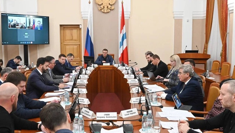 Хоценко обсудил с парламентариями ключевые проекты развития Омской области