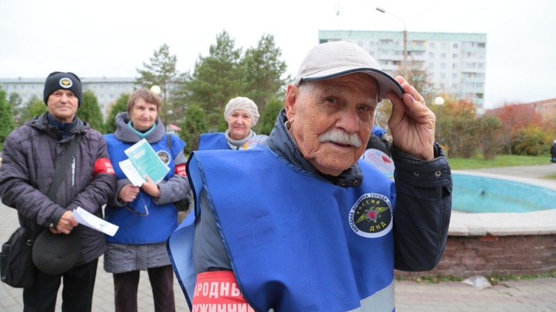 Мэр Шелест поздравил с 93-летием старейшего омского дружинника