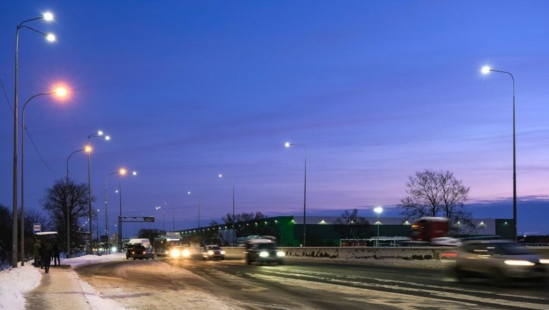 613 современных светильников установили на 10 км трассы М-10 в Пушкинском районе