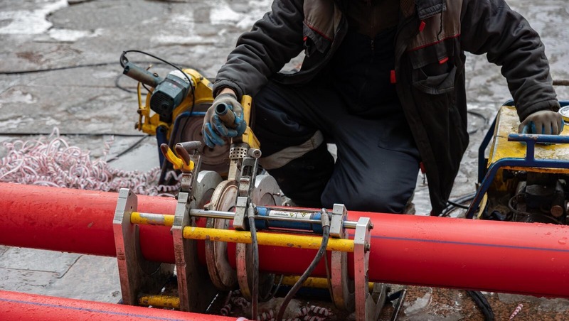 Более 3,5 тыс. м труб обновят в Петербурге осенью 2026 года