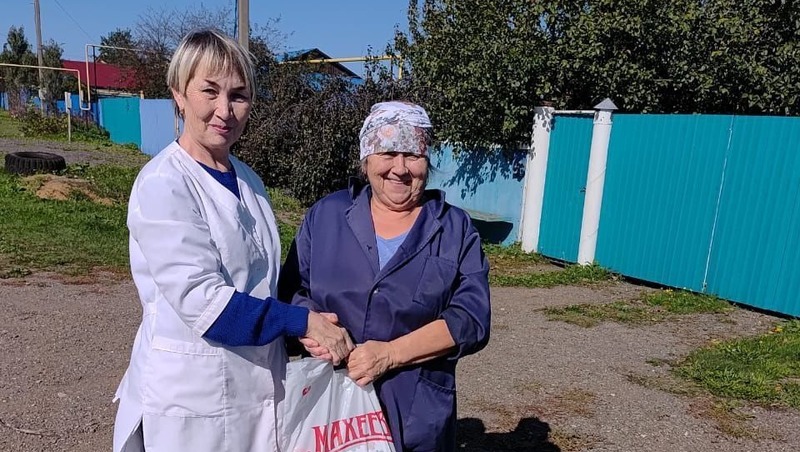 Ветераны Елабужской ЦРБ получили подарки ко Дню пожилого человека