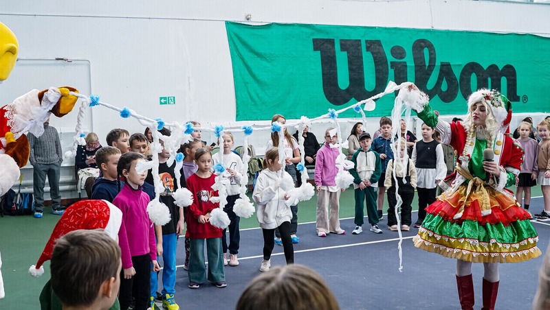 Звезда тенниса провела новогодний мастер-класс для воспитанников спортшколы в Челябинске