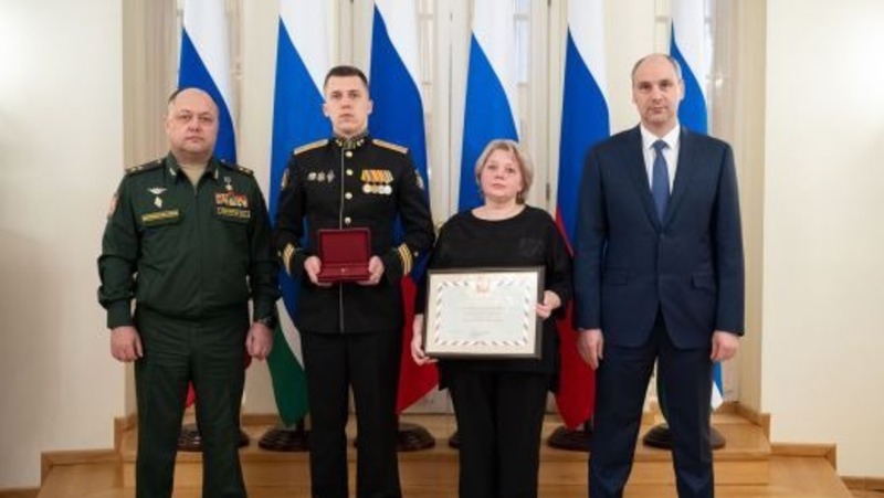 Паслер наградил медалью «Золотая звезда» семью погибшего героя СВО