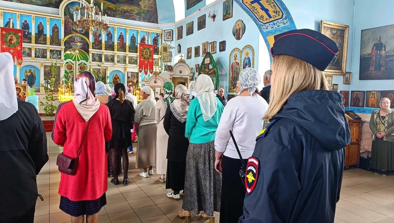 Более 12 тыс. человек посетили храмы в День Святой Троицы в Челябинской области