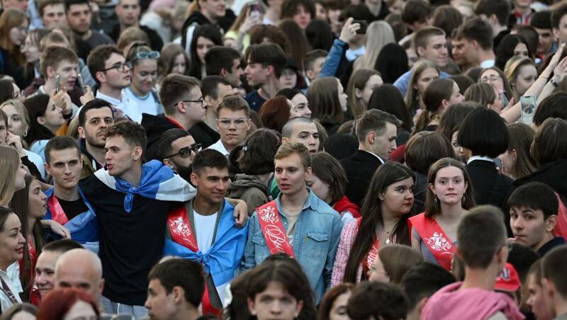 Стало известно, как в петербургских школах прошли последние звонки