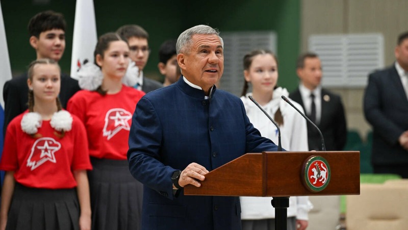 Минниханов принял участие в открытии нового лицея на 1 220 школьников в Казани