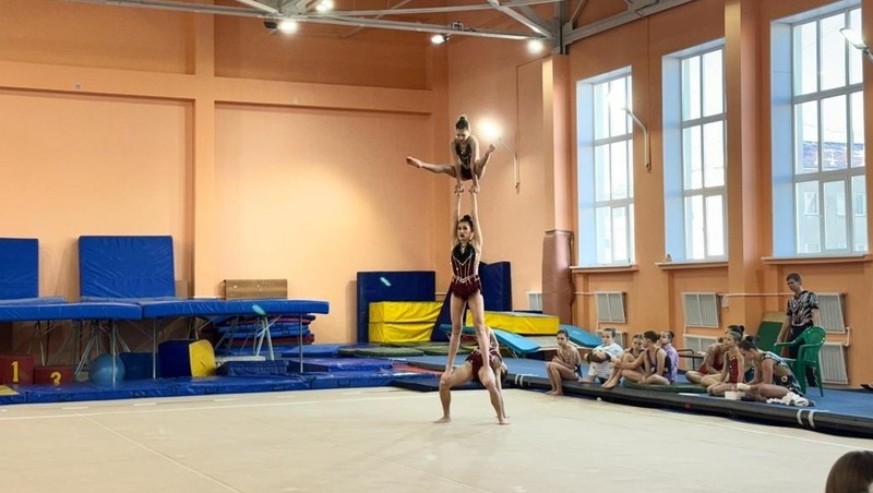 Магаданские акробаты представят регион на международных соревнованиях в Минске