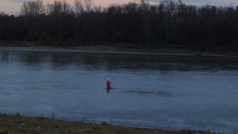 Тело пенсионера нашли на озере в Омской области