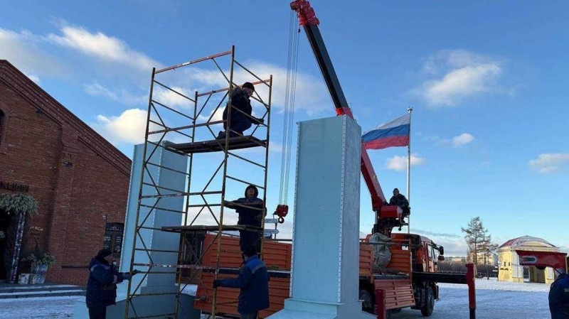 В Омске установили новогоднюю фотозону у Тарских ворот