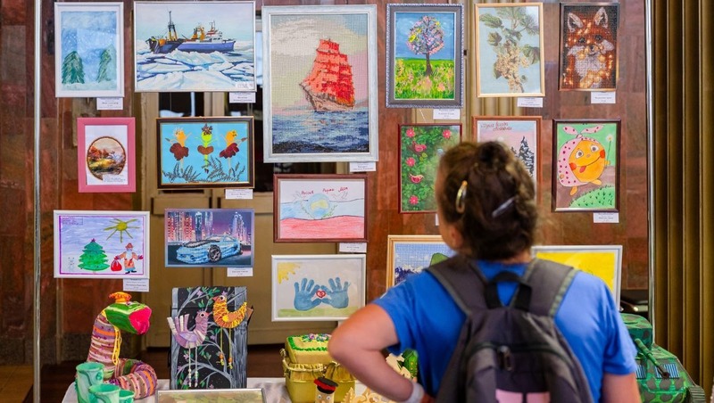 Выставка декоративно-прикладного творчества людей с инвалидностью продлится в Магадане до 10 декабря