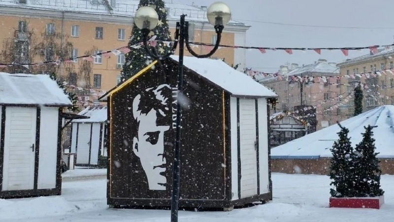 Новогодняя ярмарка открылась на площади перед МКЦ в Рязани