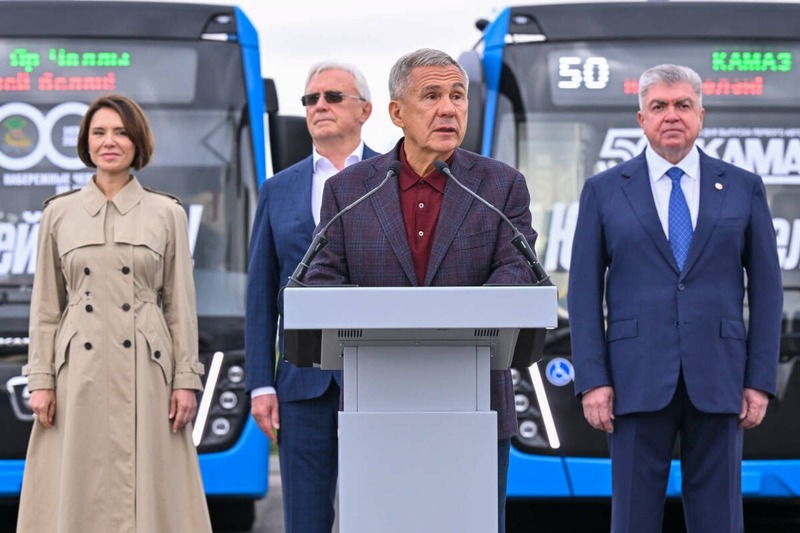 Минниханов передал 50 новых пассажирских автобусов Набережным Челнам