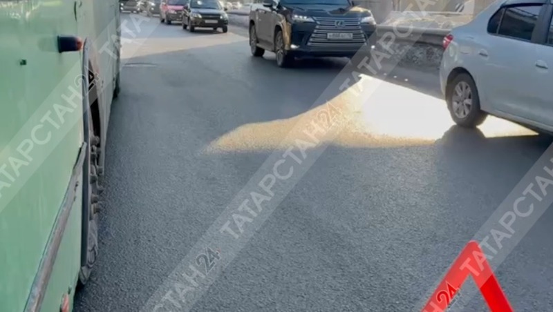 ДТП с троллейбусом произошло под мостом на Копылова