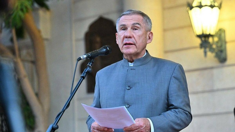 Рустам Минниханов принял участие в открытии памятной доски Кариму Хакимову