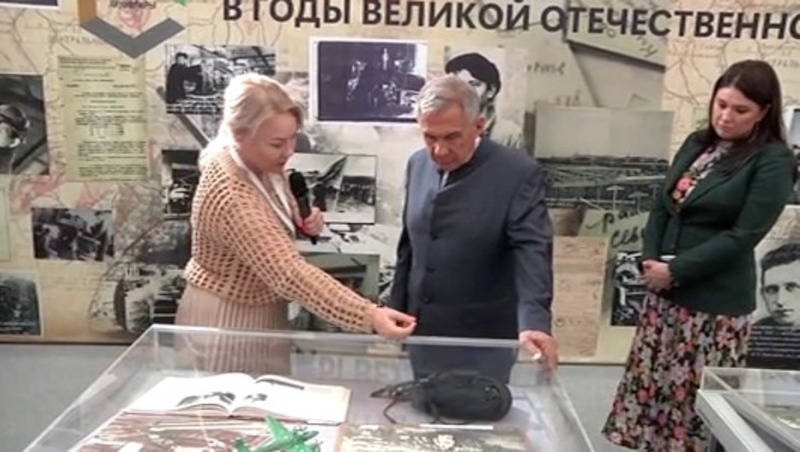 Минниханов посетил выставку металлообработки на форуме «ТЕМП» в Казани