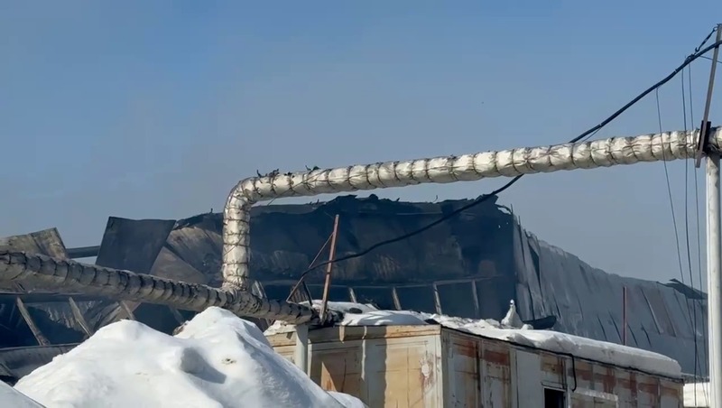 Склад бытовой химии загорелся в Казани