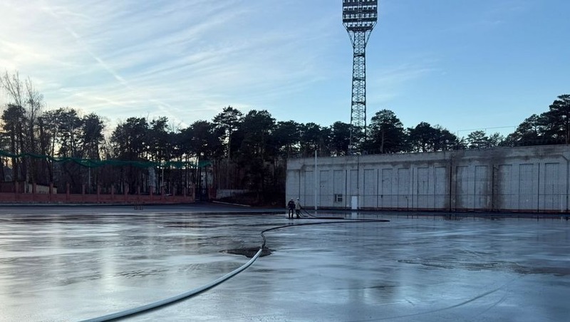Заливка катков к сезону массового катания стартовала в Казани