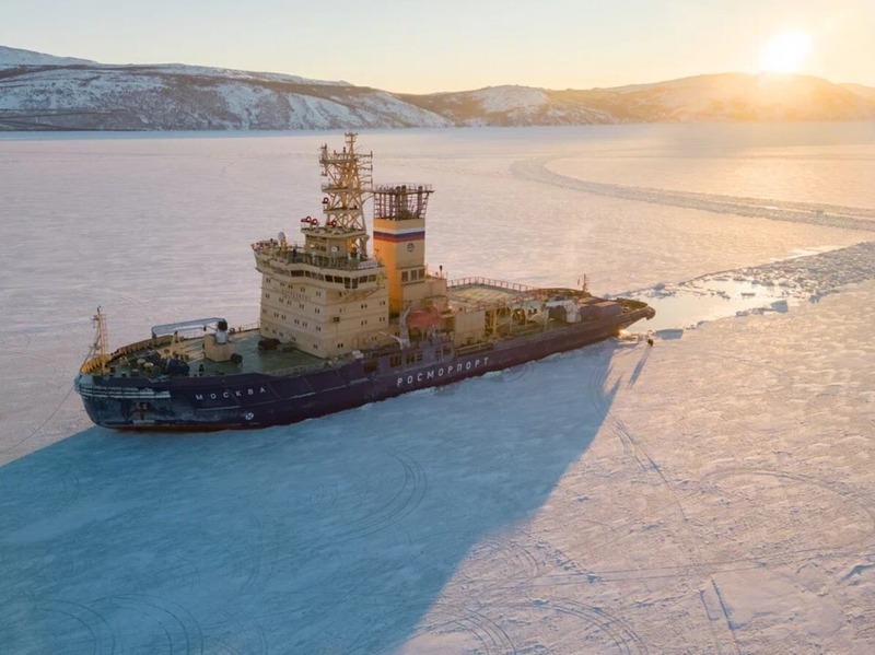 Ледокол «Москва» вернулся для работы в Магадан