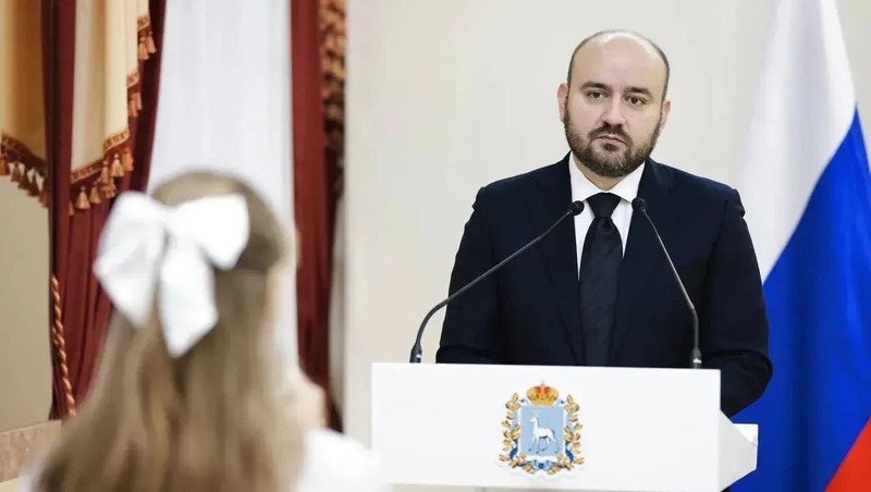 Федорищев вручил паспорта школьникам Самарской области