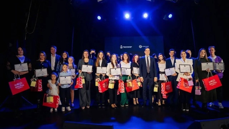 Шалабаев наградил 24 нижегородцев за значительный вклад в развитие молодёжной политики