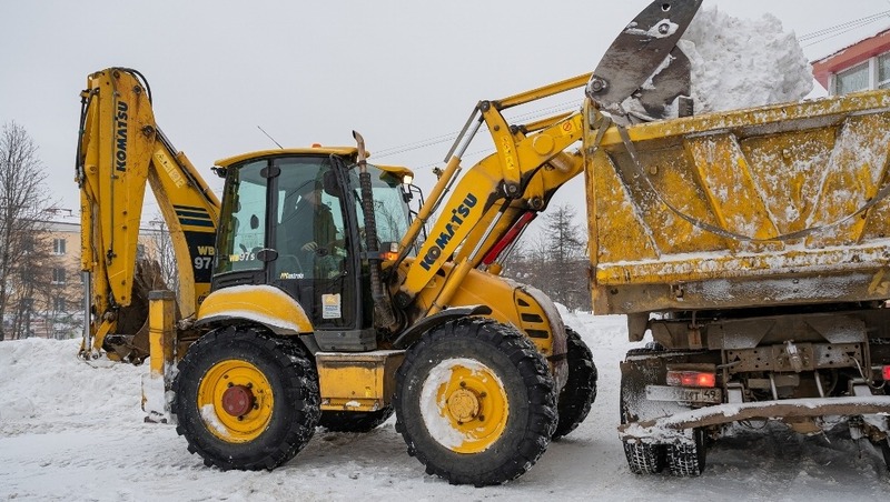 Расчистку Магадана от последствий снегопадов в ежедневном режиме ведут городские службы