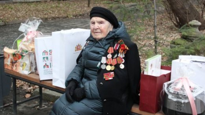100-летний юбилей отметила участница ВОВ из Екатеринбурга Фаня Гуревич