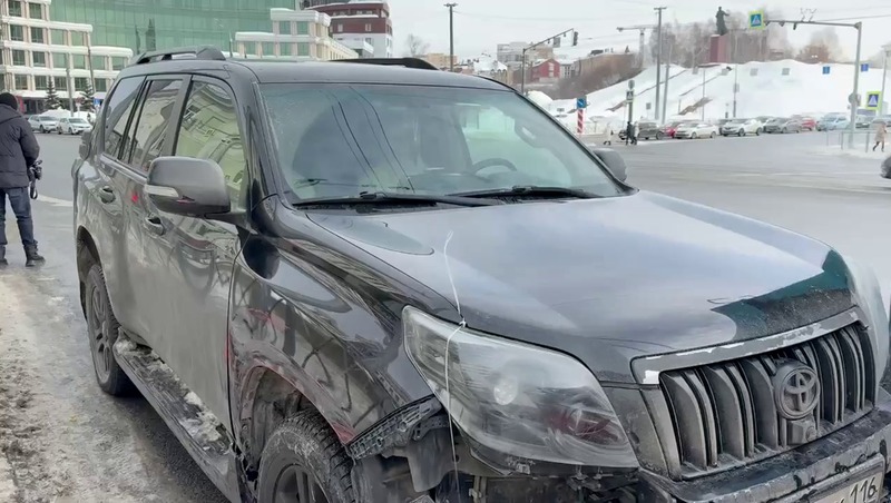 Автобус столкнулся с иномаркой на Бутлерова в Казани