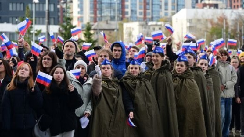 День воссоединения регионов отметили автопробегом и концертом на Урале