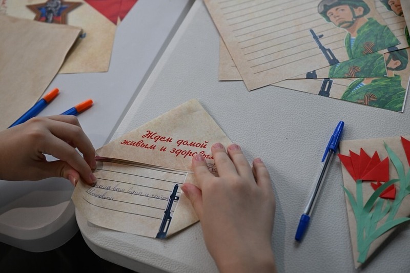 Дети из Перми отправили новогодние поздравления бойцам на СВО