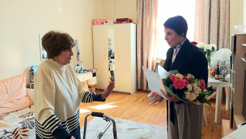 Мэр Поликанова поздравила ветерана с 98-летием