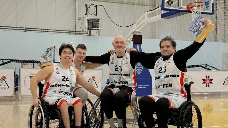 Петербургские паралимпийцы завоевали серебро турнира по баскетболу на колясках в Ижевске