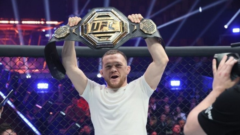 Паслер поздравили Петра Яна с завоеванием титула чемпиона UFC