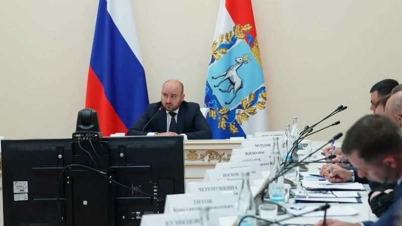 Федорищев поручил создать фонд для доплат врачам, учителям и соцработникам в Самарской области