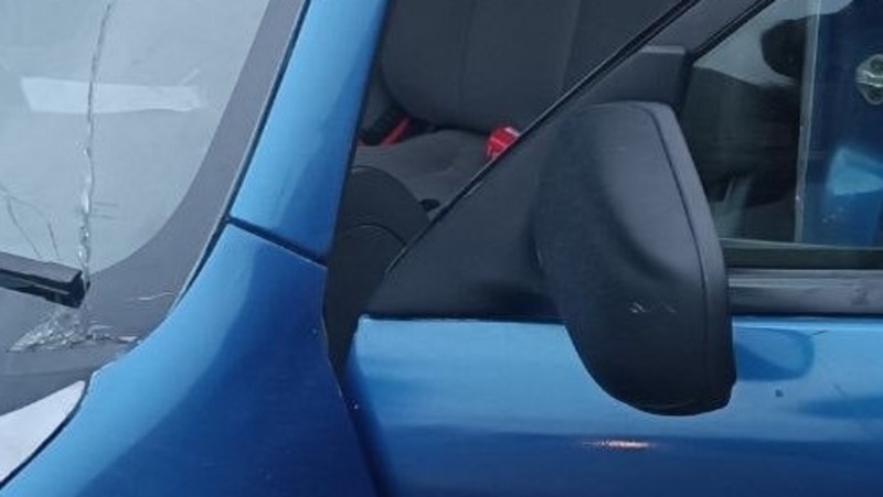 В центре Омска, возле ТЮЗа, водитель без прав столкнулся с автобусом