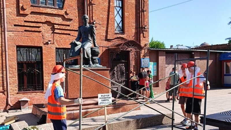 В Омске отремонтируют памятник Чокану Валиханову