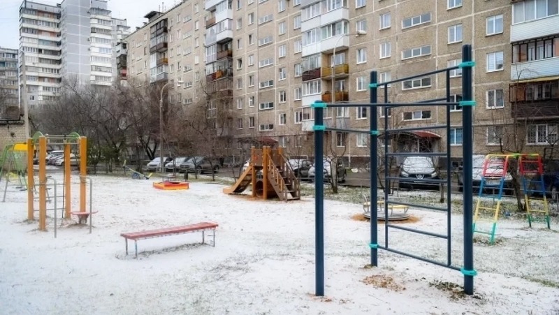 73 новых детских игровых и спортивных площадки установили в Перми в 2025 году