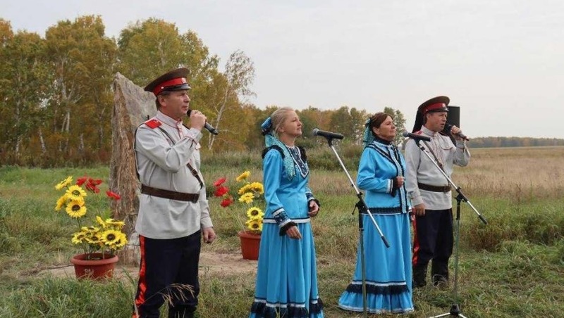 Памятник исчезнувшей деревне Батуровка открыли в Омской области