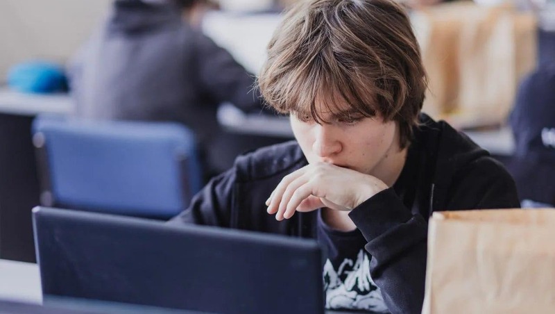 Петербургский школьник Елисей Кирпиченко победил на Всероссийской олимпиаде по ИИ