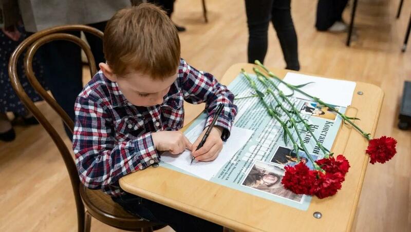 В петербургской школе № 77 открылась экспозиция о защитниках Отечества