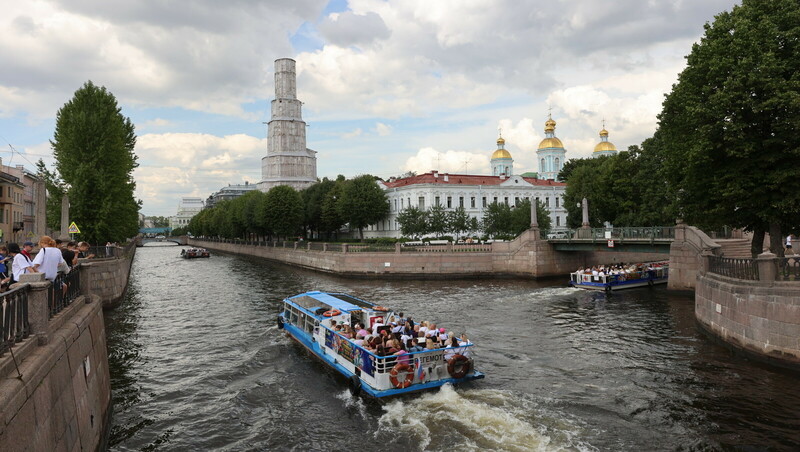 Около 260 тыс. туристов посетили Петербург во время весенних школьных каникул