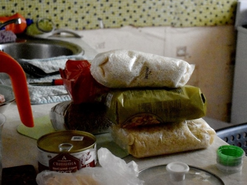 Молодежка Народного фронта оказала адресную помощь молодой маме в Омске