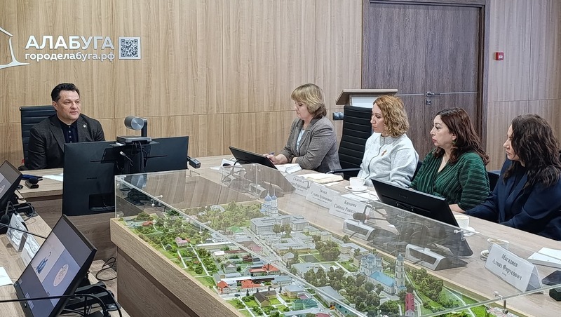 15 медработников привлекут благодаря грантовой программе в Елабужский район в 2026 году