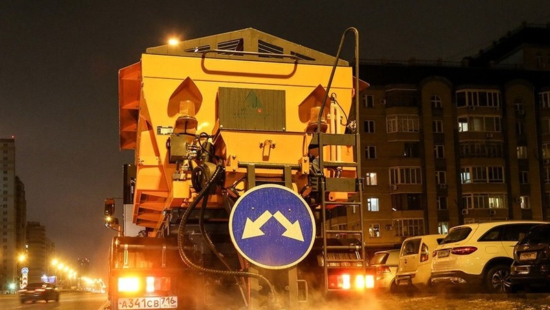237 тонн противогололедного материала использовали в Казани этой ночью