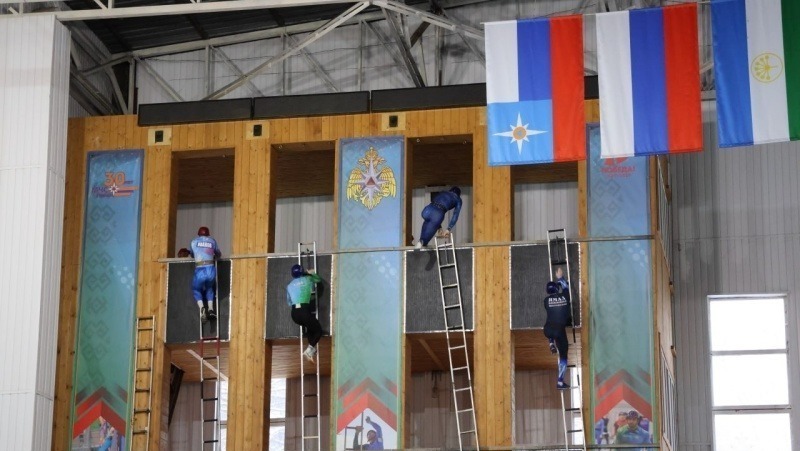 Всероссийские соревнования МЧС России по пожарно-спасательному спорту стартовали в Уфе