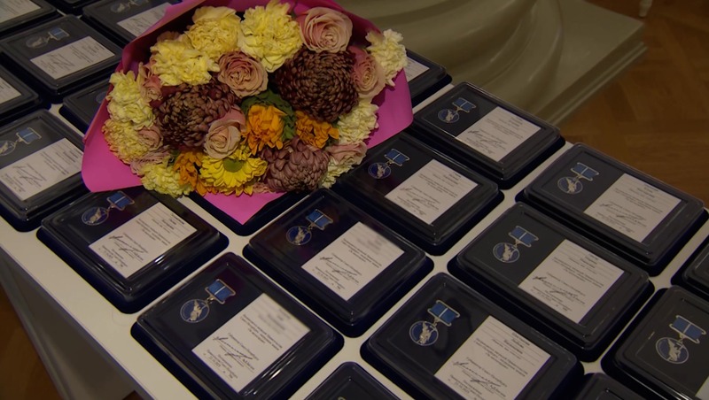 50 петербуржцев наградили почётными знаками губернатора «За милосердие» в Смольном