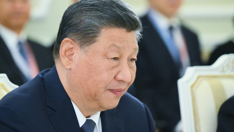 В аэропорту Казани Си Цзиньпина проводили 300 человек с флагами России и Китая - видео