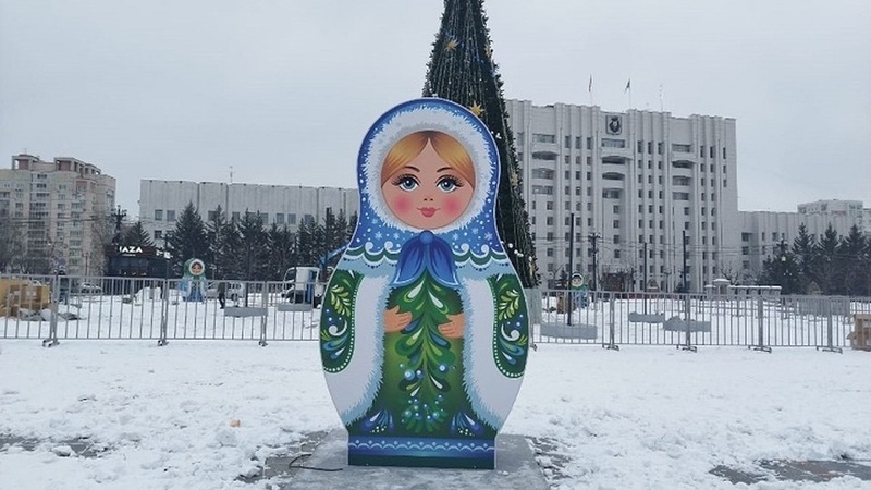Площадь имени Ленина в Хабаровске украсили матрешки