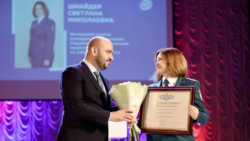 Федорищев вручил награды лучшим сотрудникам налоговой службы в Самаре